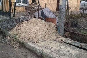 Лучани, які зберігали пісок і щебінь на тротуарі, заплатять штраф