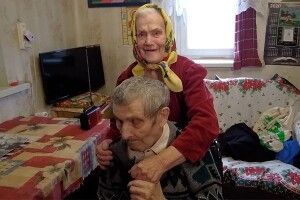 75 років у шлюбі: закохались у землянці ще під час Другої світової (Фото, відео)