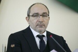 Мера Харкова доставили в німецьку клініку у протиковідній капсулі