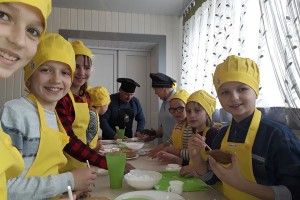 Майбутні абітурієнти оформляли медові пряники і вперше керували трактором