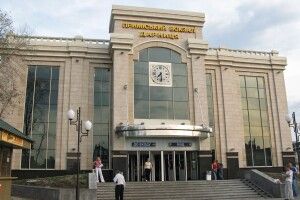 Залізничники виявили на даху вагона-цементовоза мертвого чоловіка