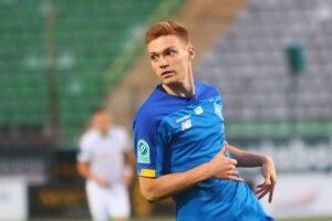 Віктор Циганков постригся налисо й налякав власного собаку (фото)