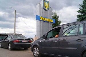 В Україні виїзд за кордон заборонили тисячам жінок: перелік посад