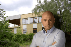 Задешево? Землю під готелем у Луцьку продали фірмі, пов'язаній з Палицею