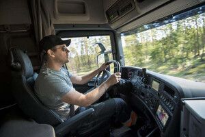 «Нема товару всередині країни»: російські далекобійники почали бити на сполох 