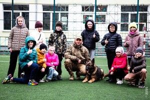 Незвичний урок: вівчарки Флеш та Арон підкорили серця луцьких школярів