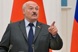 Дуда не вірить, що білорусь офіційно вступить у війну