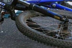 Поліція розшукує свідків ДТП, де водій авто збив велосипедиста і втік