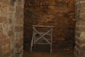 Під Луцьким замком розкопали 25 метрів нових підземель: що там знайшли (відео)