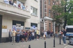 Вибори в Раду за кордоном: у Польщі утворилися невеликі черги