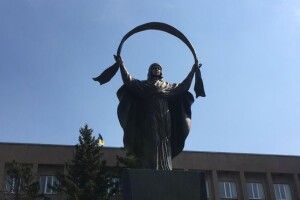 У Кривому Розі на місці пам’ятника Леніну встановили статую Богородиці 