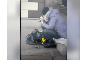 Українка привселюдно з'їла сирого голуба з пір’ям: шоковані перехожі зняли її на камеру (Відео 18+)