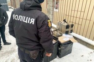 На Рівненщині у чоловіка вилучили посилку з незаконною продукцією (Фото)