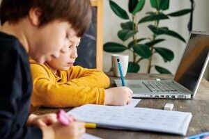 У Львові частину учнів шкіл переведуть на дистанційне навчання