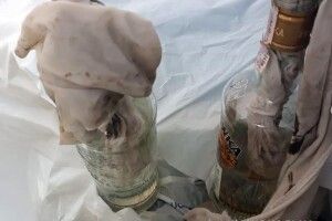 На Волині депутату кинули до хати запалювальні коктейлі