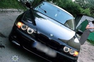 Викрадений у Рівному автомобіль знайшовся в селі на покинутому подвір’ї