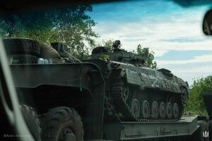 Рашисти «приєдналися» до ленд-лізу: після втечі залишили на вулицях Ізюма багато техніки (Відео)