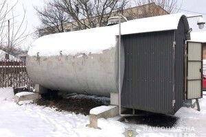 У Квасилові на Рівненщині полісмени накрили підпільну автозаправку (Фото)
