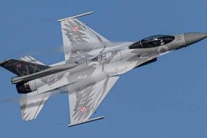 Польща готова передати Україні винищувачі F-16