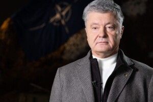 Два роки, як в Конституцію вписали НАТО та ЄС: тепер Порошенко пропонує покроковий план вступу