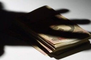 Селянин вкрав у пенсіонерки 30 тисяч гривень