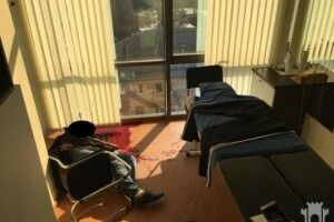 У центрі Рівного застрелився молодий чоловік (фото 18)