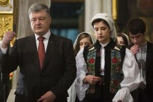 Пані Порошенко відвідувала богослужіння у незвичайному костюмі