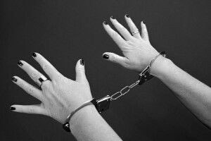 Волинянка набрала кредитів на чуже ім'я. Її судитимуть