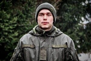 Солдат-нацгвардієць врятував трьох чоловіків, які потрапили в ДТП (Фото)