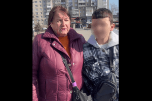 На Волині бабуся-переселенка три роки виборювала прізвище для онука