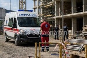 В Ужгороді двох чоловіків уразило електричним струмом: один загинув