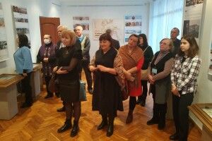 «Я стільки світів з’їздила»: в Колодяжному відкрили виставку про поетесу «надмірної ерудиції» (Фото)