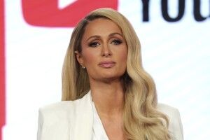 41-річна Періс Гілтон вперше стала мамою і показала фото з немовлям
