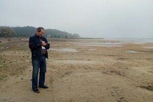 Робоча група Шацького НПП обстежує мілководну частину озера Світязь (Фото)