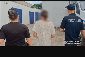 Мама-кат жорстоко побила 5-річного сина руків’ям від сокири