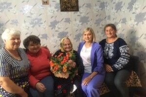 26 правнуків та 2 праправнуки: довгожителька з Волині відзначила 92-річчя