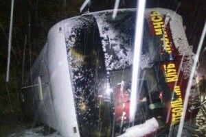 Через негоду перекинувся автобус з футбольною командою
