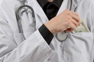 У Львові психіатр «заробляла» на захиснику і вийшла сухою з води