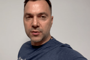 «24 лютого був впевнений, що за 12 годин мене розстріляють»: Арестович про свою роботу на початку війни 