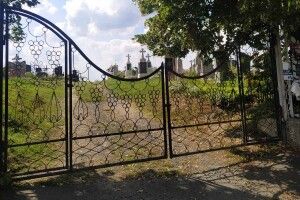 Із сільського кладовища біля Луцька вивезли 12 тонн непотребу (Фото)