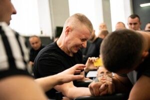 У поліції Рівненщини визначили переможців змагань із армрестлінгу
