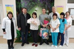 На Волині міський голова привітав у пологовому перше народжене цьогоріч немовля і маму