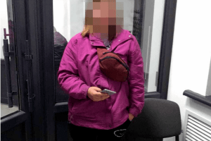 Вдарила ногою в обличчя: 18-річна дівчина з 24-літнім хлопцем серед ночі пограбували рівнянина (Фото)
