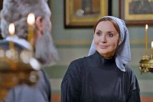 Тепер у дружини зрадника Медведчука – «бабусина» хустка замість розкішних суконь