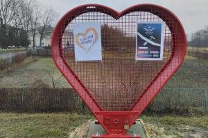 У селищі на Волині встановили контейнер-серце для збору пластикових кришок