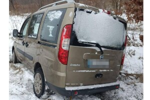 На Волині через негоду автівки злетіли з дороги