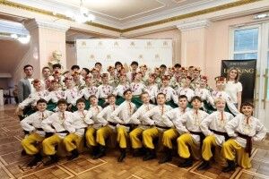 888 танцівників в одному колі: юні волиняни допомогли встановити рекорд України (Відео)