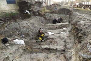 Під асфальтом знайшли поховання вояків УПА