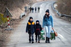 Маленький хлопчик розповів, як ракета збила сонце, – поляк про травмованих біженців
