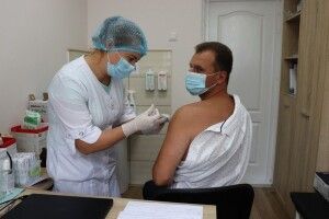 Хоч і перехворів: мер волинського міста щепився від COVID-19